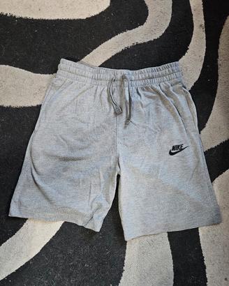 pantaloni corti nike 