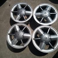 Cerchi in lega usati R14 Renault Clio 16V