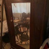 Armadio vintage con specchio