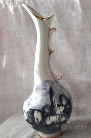 Vaso antico  in porcellana bianca