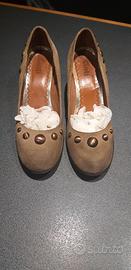 SCARPE DÉCOLLETÉ CAMOSCIO E BORCHIE 