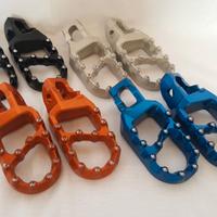 Pedane maggiorate in ergal per KTM, HUSQVARNA, TM