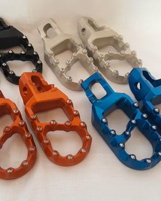 Pedane maggiorate in ergal per KTM, HUSQVARNA, TM