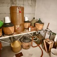 Damigiane e Vasconi per fare il vino