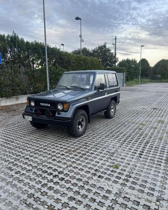 Toyota land cruiser lj 70