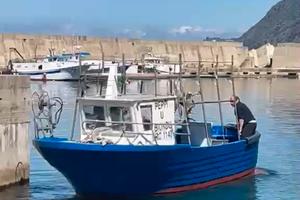 Barca da pesca con licenza