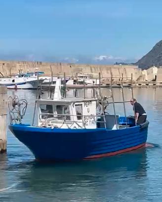 Barca da pesca con licenza