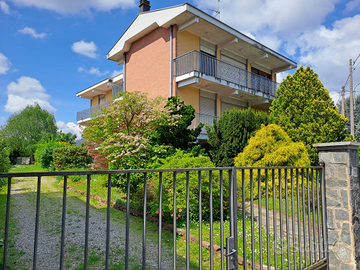 Vendiamo villa a Borgomanero
