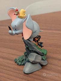 Statuetta Dumbo che inizia a volare