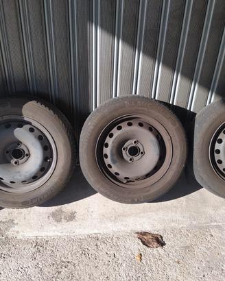 4 Cerchi e gomme invernali 185 65 R15 Opel e Fiat