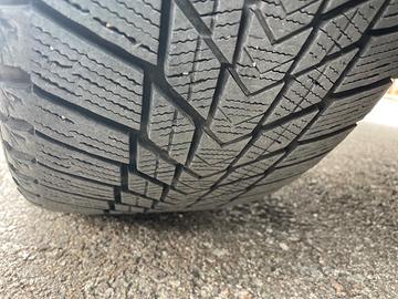 Pneumatici invernali 225/50R17