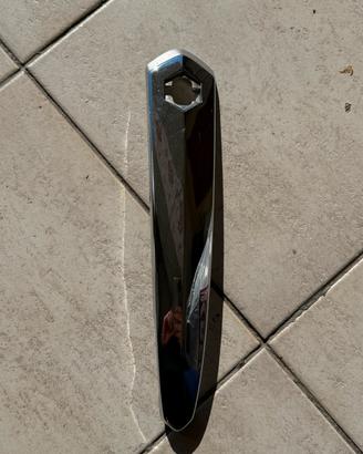 Baffo cromato anteriore beverly 500