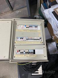 Quadro elettrico con interruttori
