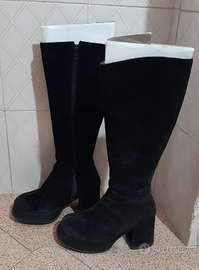 Stivali alti in velluto nero