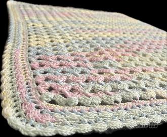 Copertina uncinetto fatta a mano in lana baby