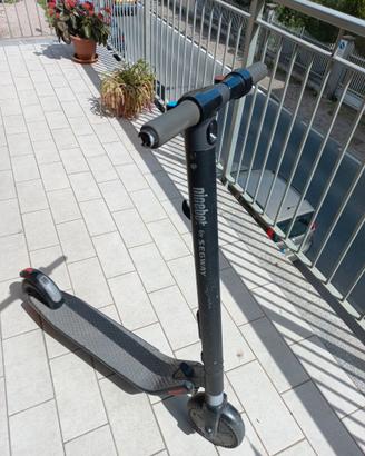 Ninebot Kickscooter ES1 di Segway