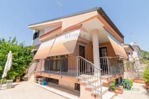 Villetta bifamiliare - Roma