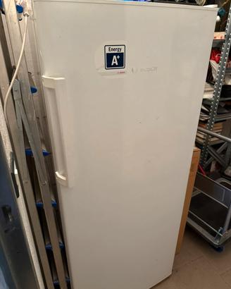 Freezer Bosch GSV22V23 con 5 cassetti