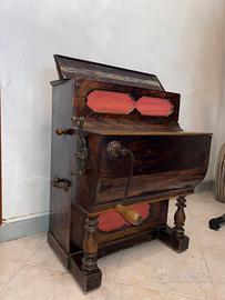 Raro Pianino a Manovella d’Epoca
