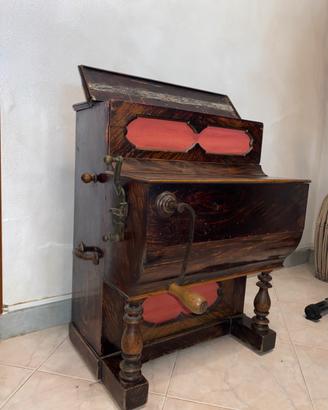Raro Pianino a Manovella d’Epoca