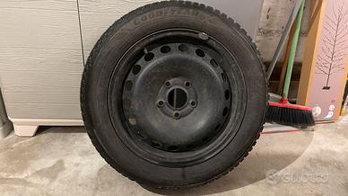 Cerchi in ferro  r. 16 con pneumatici antineve