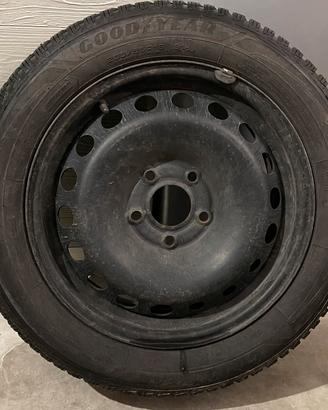 Cerchi in ferro  r. 16 con pneumatici antineve