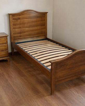 Letto e comodino in noce