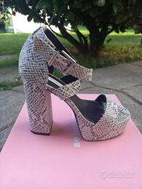 Sandali con tacco effetto pitonato taglia 37