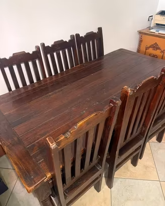 Tavolo in legno marrone
