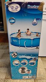 Piscina esterna e corredo completo