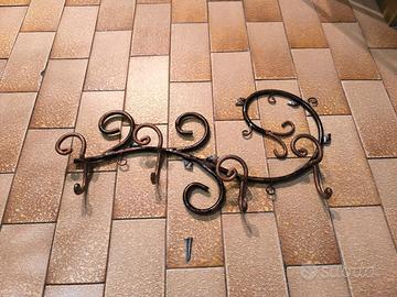 ATTACCAPANNI IN FERRO PIENO BATTUTO 