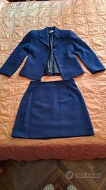 Completo giacca e gonna blu