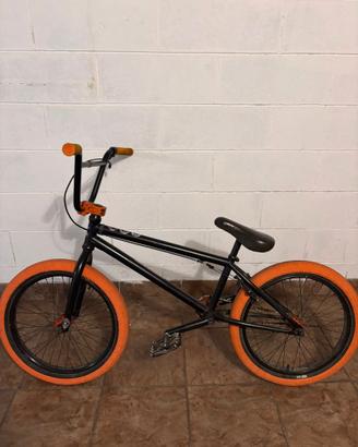 BMX  20” Flybikes + casco