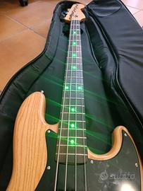 Basso 4 corde assemblato 