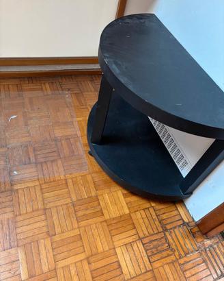 Tavolino per TV basso nero con rotelle