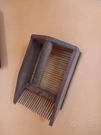 raccoglitore mirtilli in legno