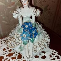 statuina in porcellana