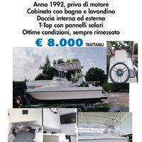 Barca semicabinata priva di motore fuoribordo