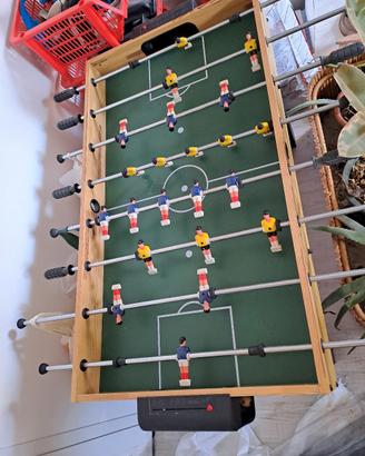 Calcetto (biliardino) con vari giochi incorporati