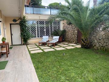 Appartamento con giardino in residence lato mare
