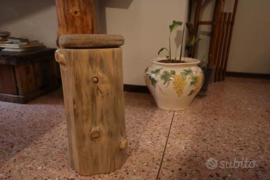 sgabello in tronco di legno con cuscino