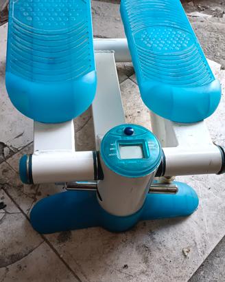 STEP PER ALLENARE GAMBE E POLPACCI 