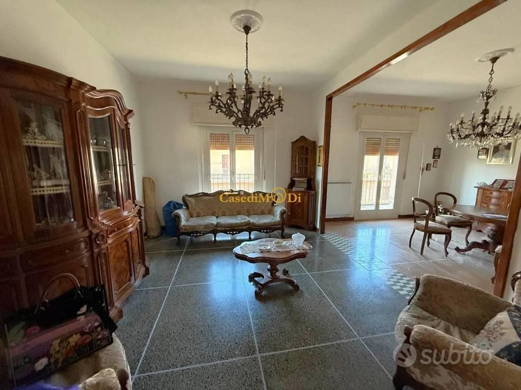 Appartamento di 250 m² con più di 5 locali a Livor - Altro