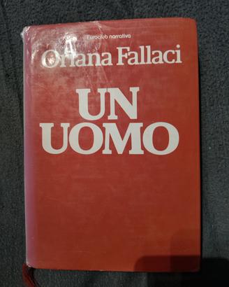 un uomo
