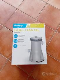 Pompa Bestway 58368 da 3.028 l/h per piscina.
