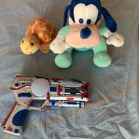 Pupazzi in peluches e pistola