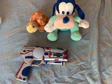 Pupazzi in peluches e pistola