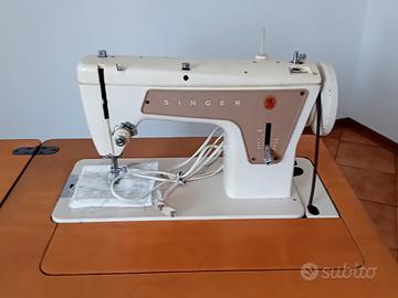 macchina da cucire Singer con mobile