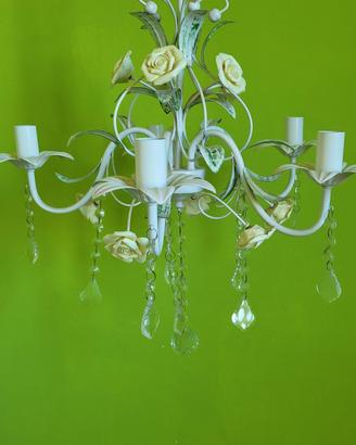 Lampada a sospensione a forma di rosa