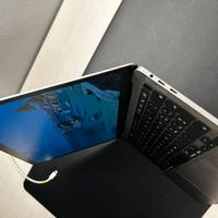 Macbook pro 2020 13” 16 GB RAM + apple care